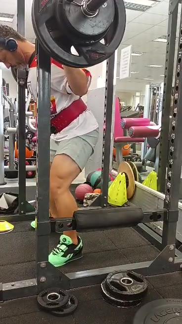 Anteprima del video di squat di Massimiliano Lori